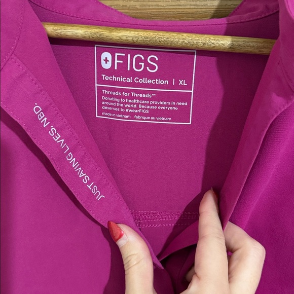 Figs scrub top - Picture 2 of 2